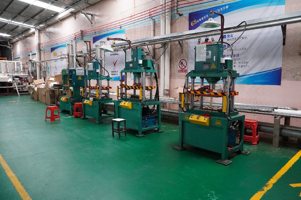 合作車(chē)間切邊區(qū)